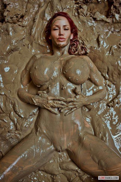 Muddy nude females