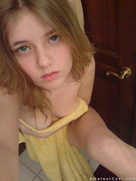 Hairy Nude Girl Selfies